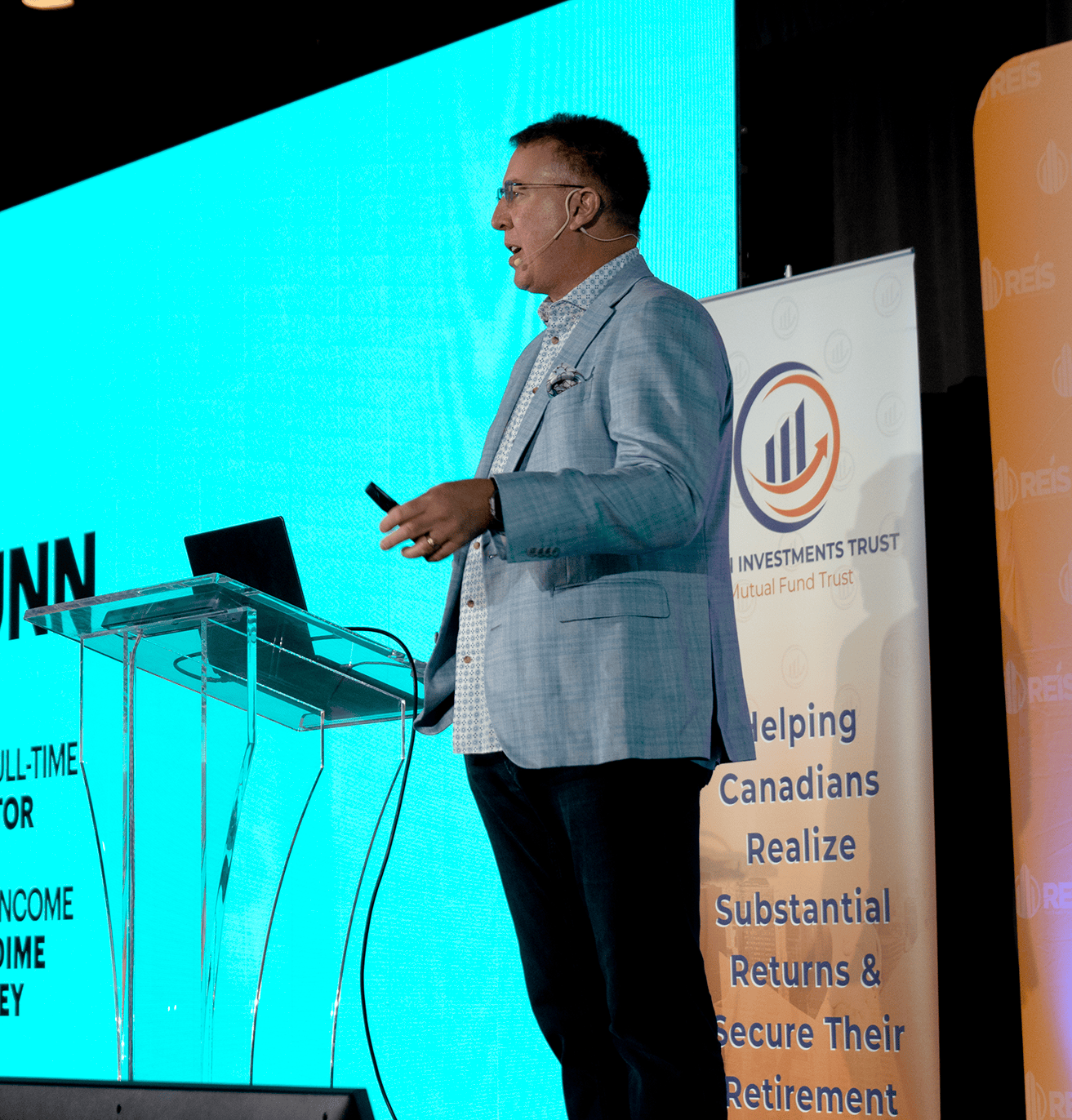 Ken Dunn speaking at investor's summit